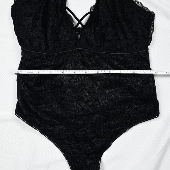 Revamped Black low-cut Bodysuits Lace Camisole - Picture 5 of 6
